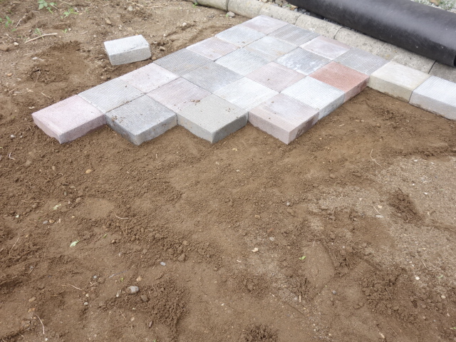 庭造りdiy 平板ブロックの敷き方 成功例と失敗例